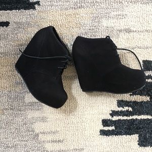 Glaze Suede Platform Booties in Black Size 8
